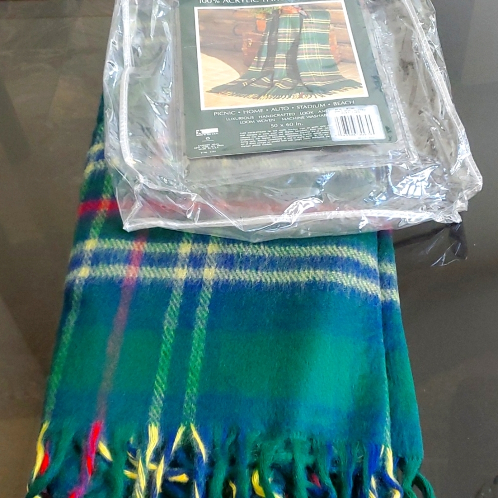 New w/pkg Cannon 100% acrylic throw blanket 50x60 in. Green Plaid